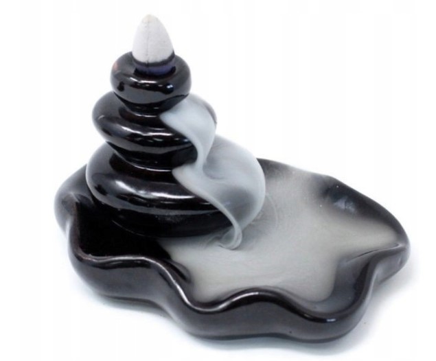 Smilkalinė "Akmenys baseine"